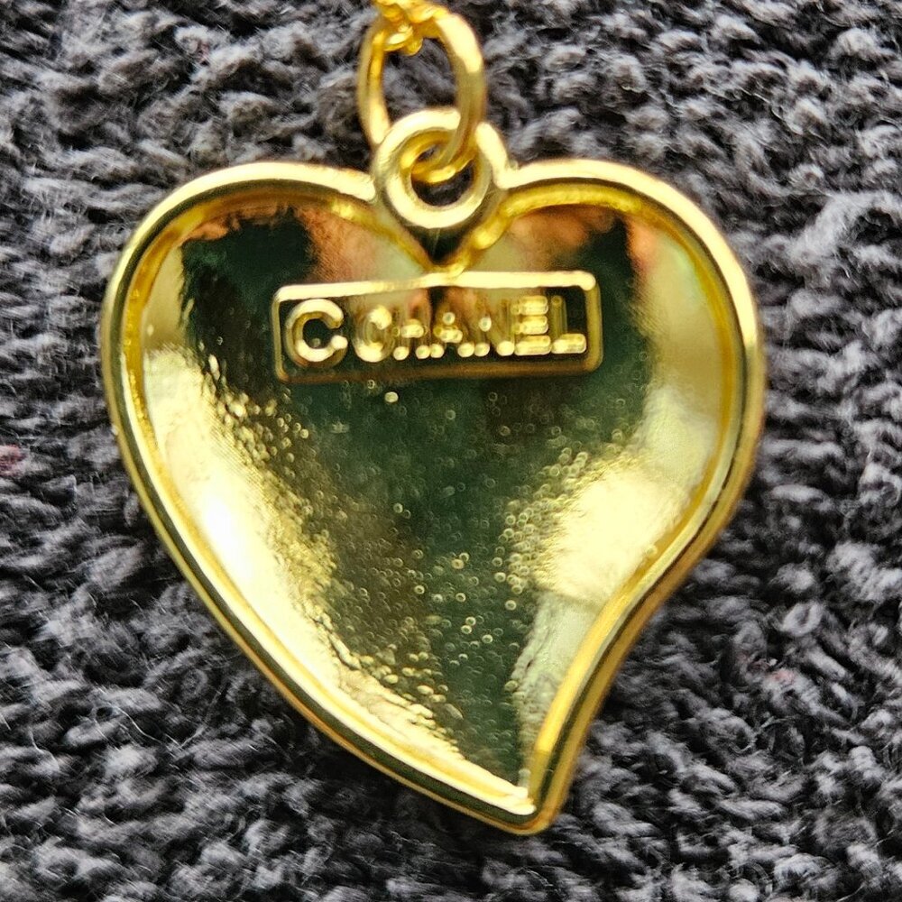 Beautiful Gold Heart Charm - Picture 2 of 3
